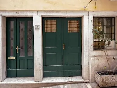 Studio Val Ровинь 0*,
